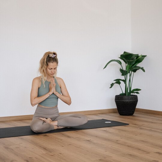 Bettina . Hatha Yoga