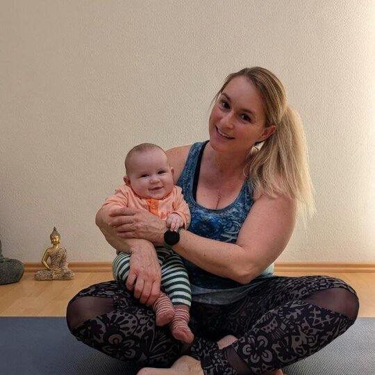 Monika . Mama-Baby Yoga