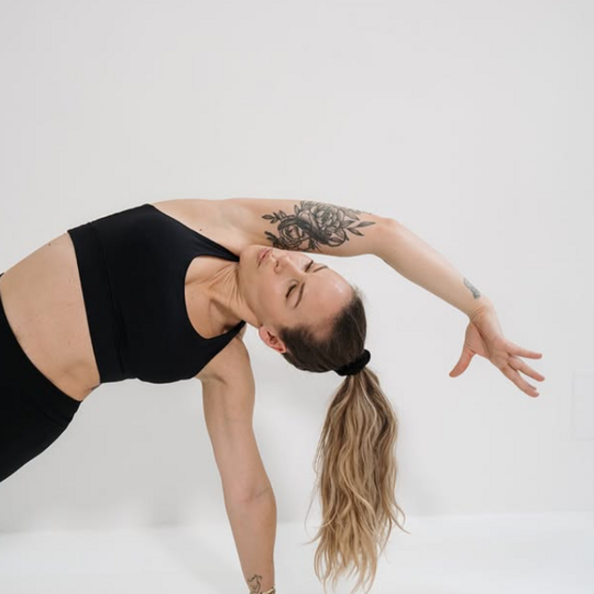 Ivi . Yoga, Pilates und Embodiment